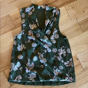 Sleeveless wrap blouse.